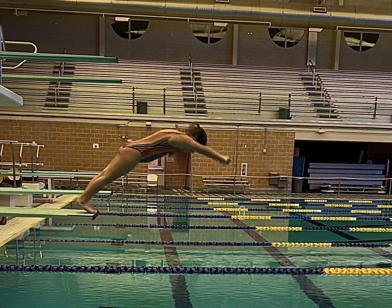 Beginner diving lesson in San Antonio- young diver practicing a front entry